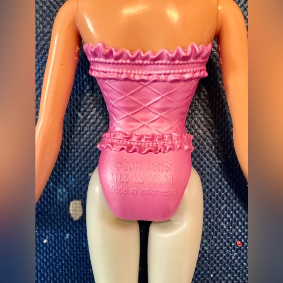 Vintage 2011 Disney Arial Barbie - Picture 4 of 4